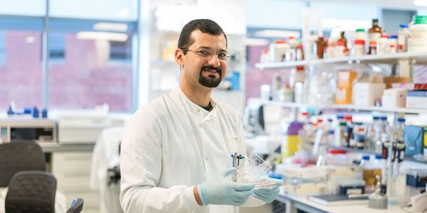 Master dentistry student in lab