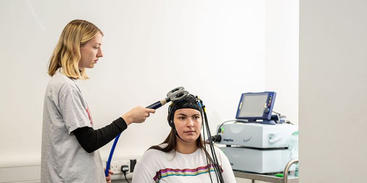 Two undergraduate students from the School of Psychology using facilities. Alp 0557 800x400