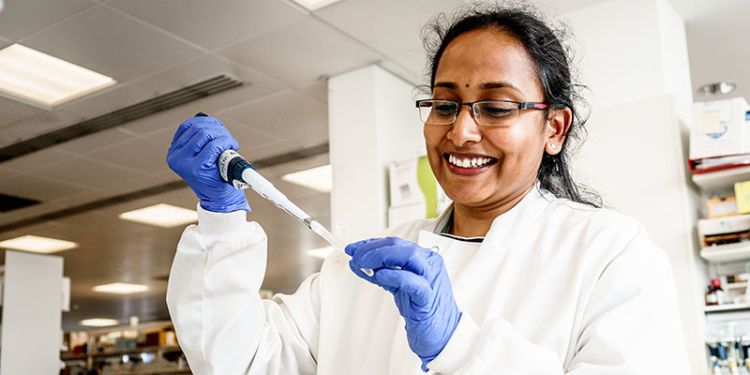 Student in licamm lab pipetting 800