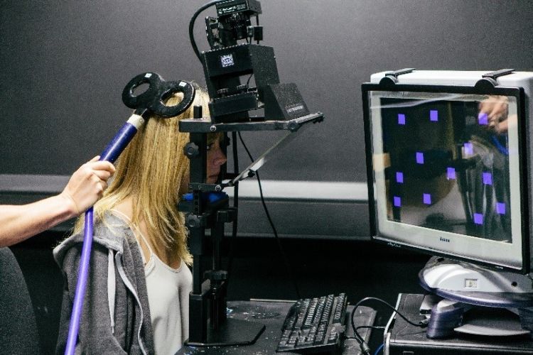 Student using Eyelink 1000Hz eye-tracker